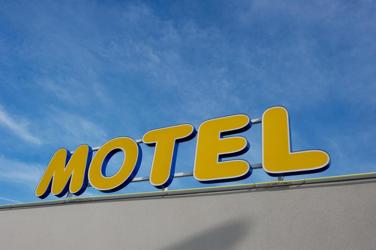 ACE Hôtel Travel Athée sur Cher Athée-sur-Cher Exterior foto